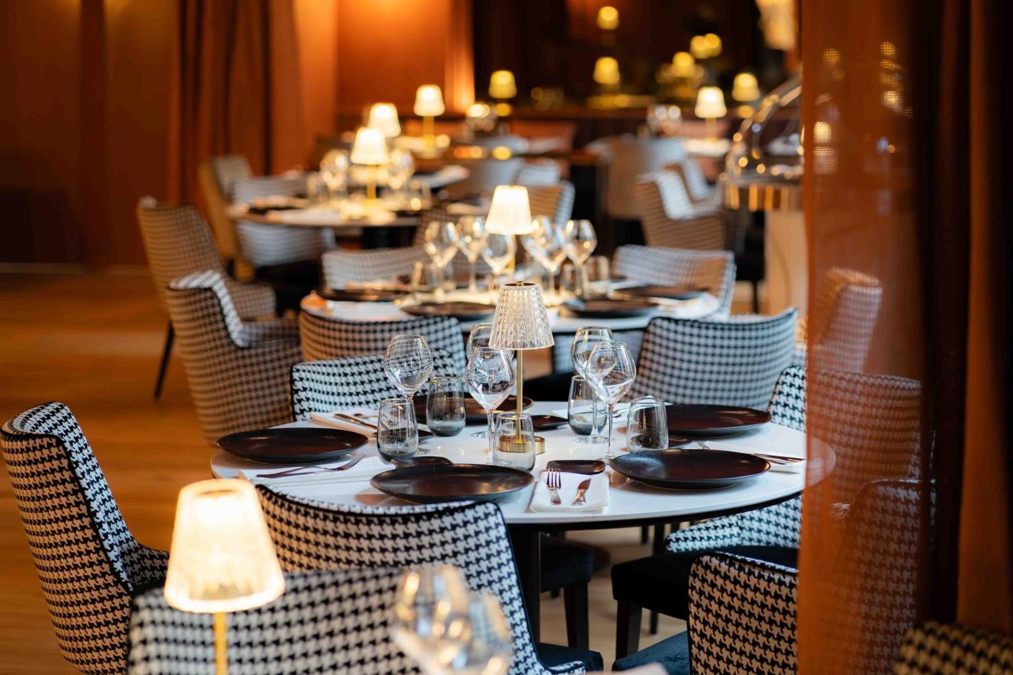 Hotel Et Restaurant Le Regina Le Puy-en-Velay Екстериор снимка